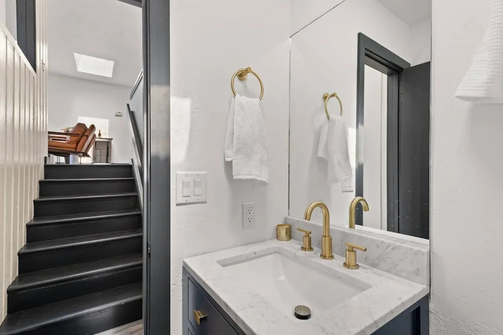 Snowmass Modern 3 Bedroom w/ Hot Tub 251