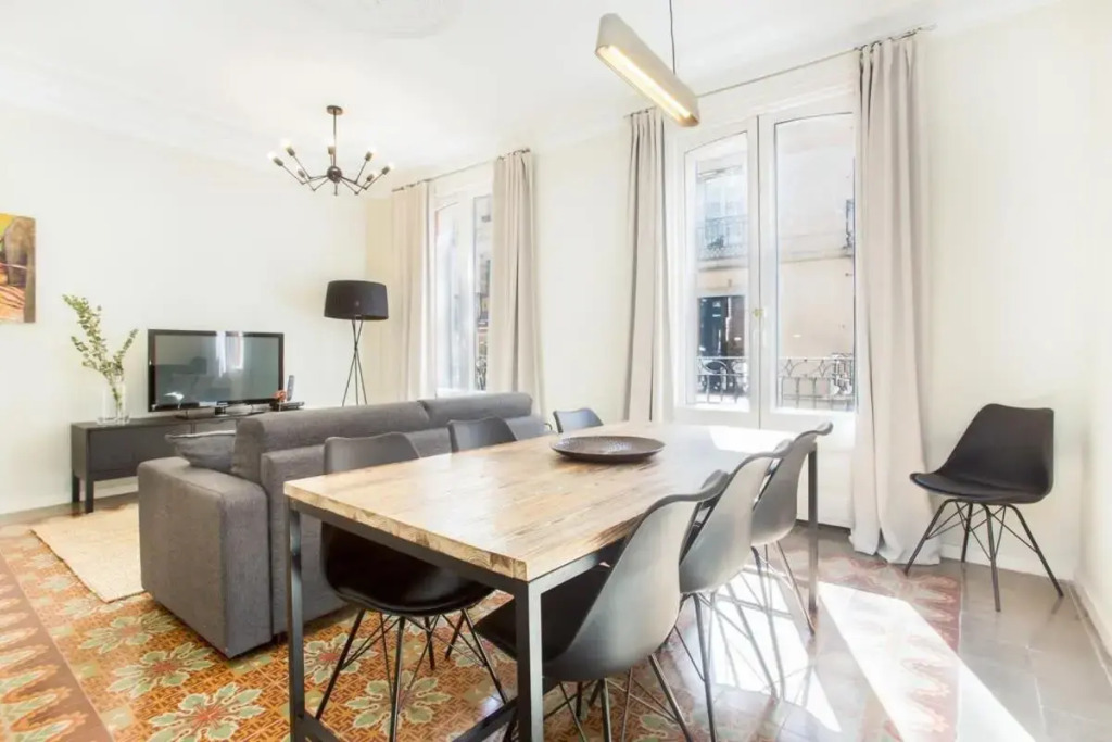 4 bedroom apartment with a balcony in Las Ramblas 2 2