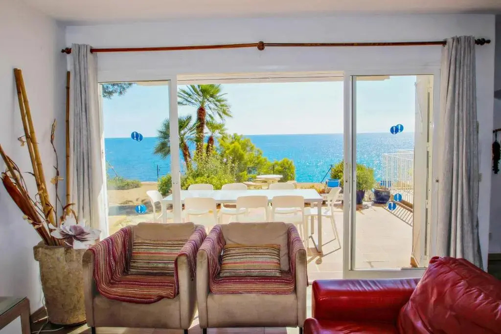 Celia - oceanfront villa in Costa Blanca