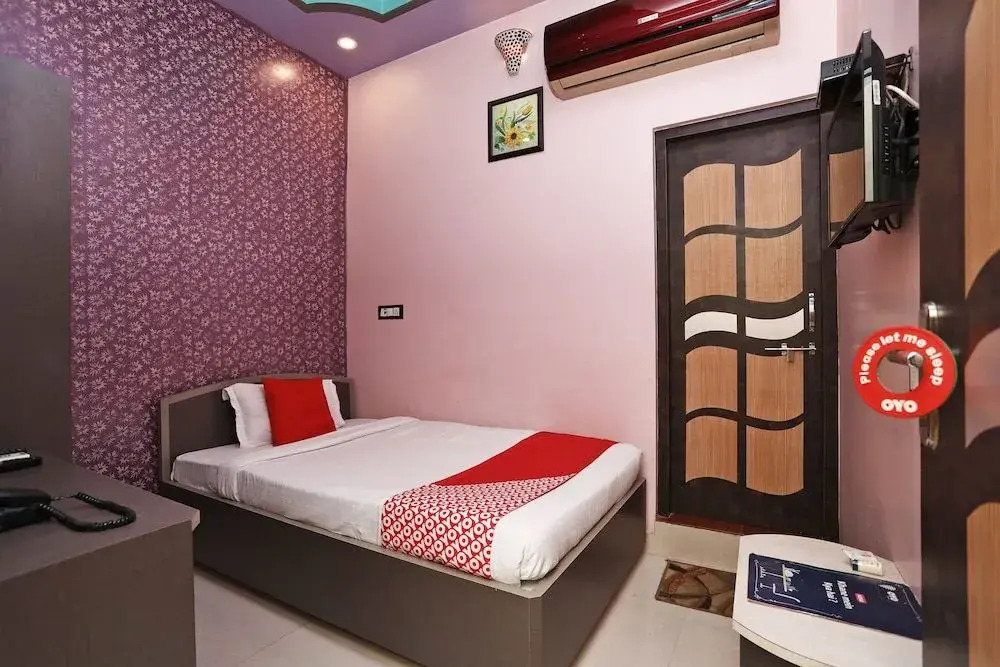 OYO 19379 Hotel Sai Palace