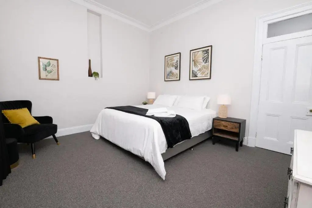 Dunkley House Bathurst Large CBD Heritage Home, Sleeps 10