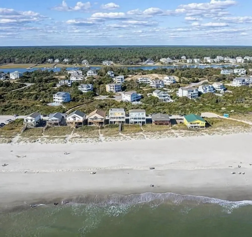 Sea It All 2 Bedroom Home by RedAwning