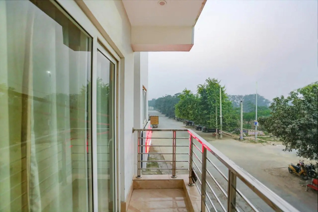 FabHotel Taj Home Stay