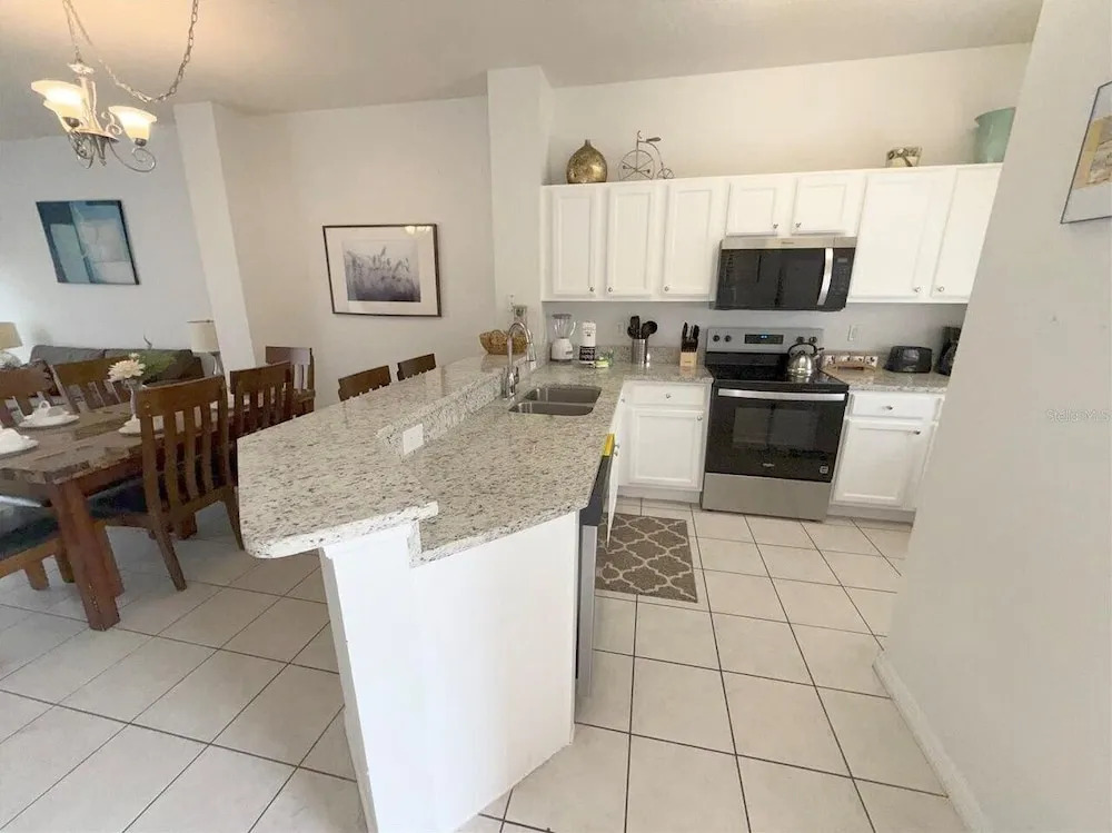 Bright 3B w Pool Close to Disney Encantada 8545