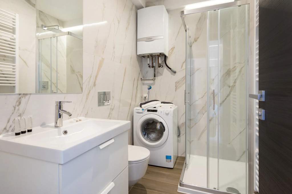 Design 2BDR Apartment near City Center