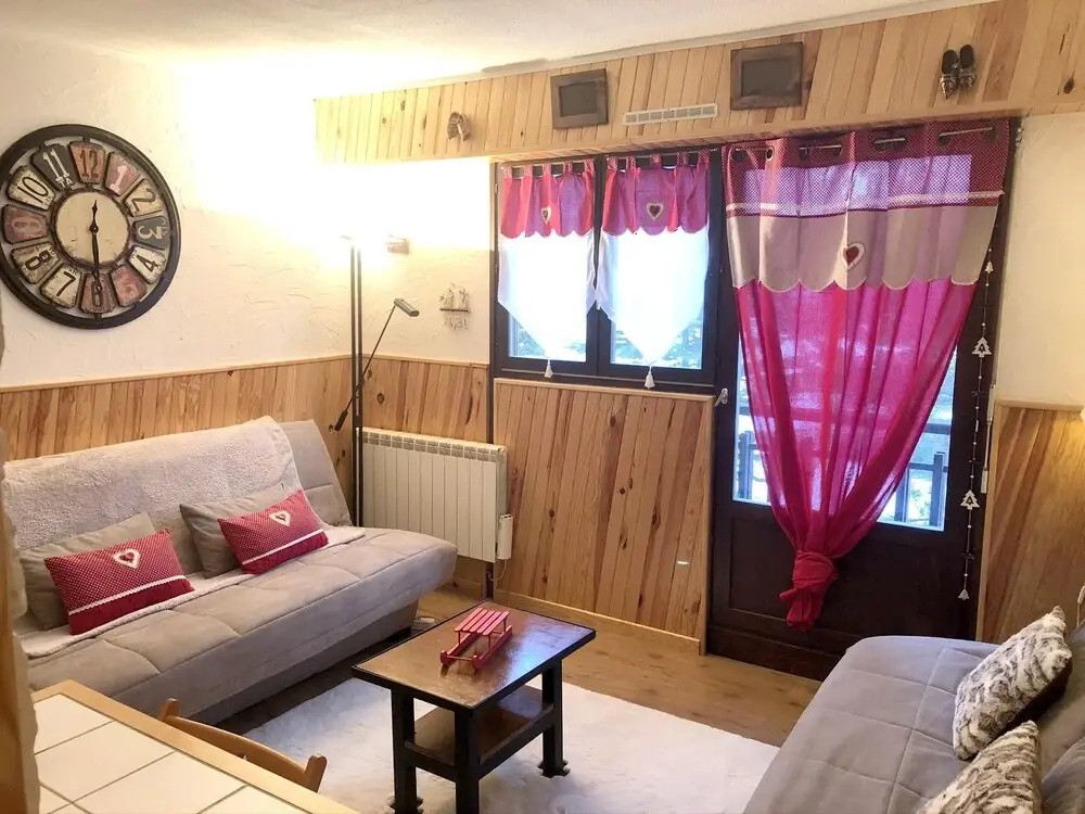 Studio in Saint-étienne-de-tinée, With Wonderful Mountain View and Terrace - 200 m From the Slopes