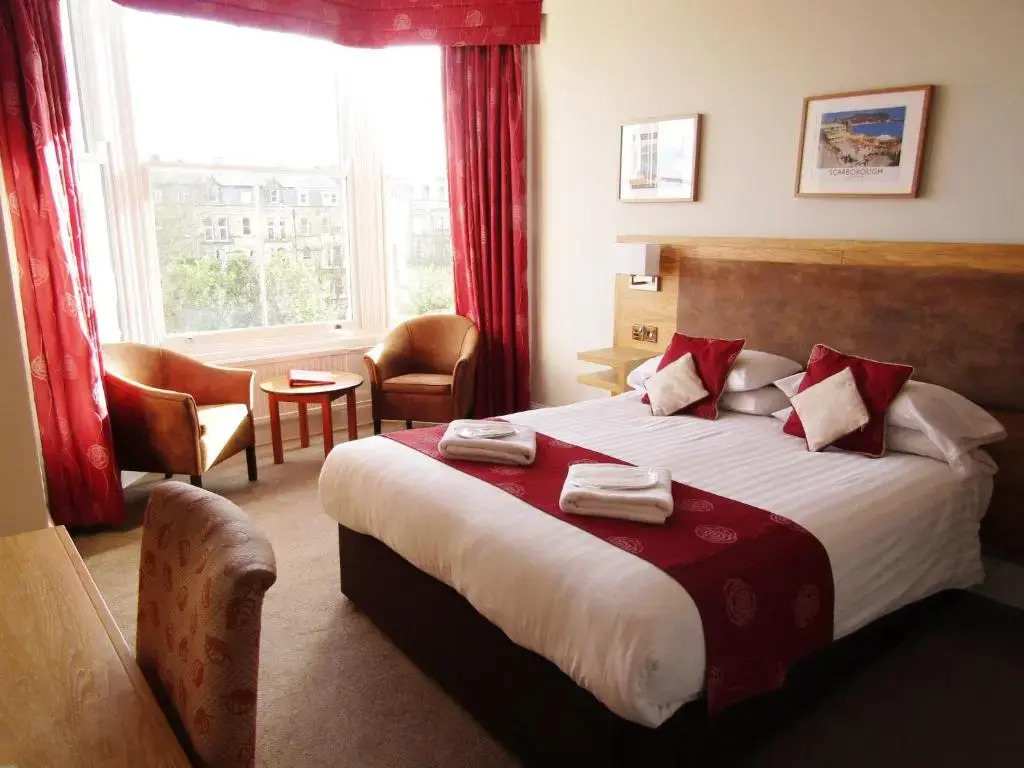 Red Lea Apartments with Pool and Spa