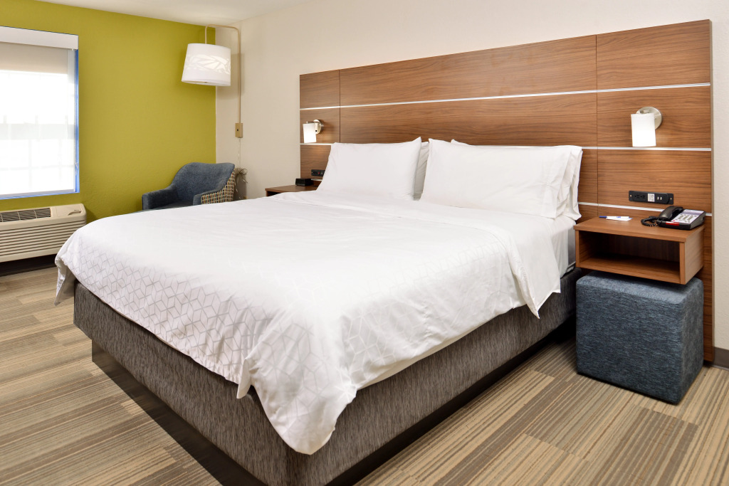 Holiday Inn Express Hotel & Suites North Kansas City by IHG
