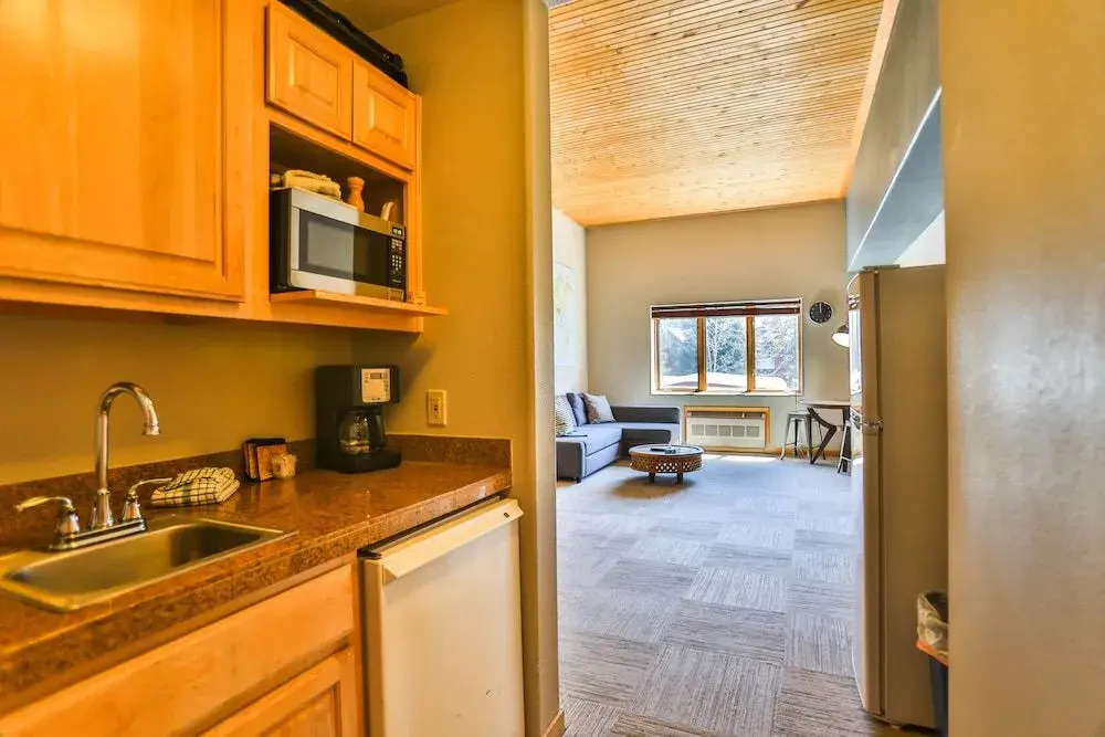 Gateway #5060 - Studio Br Condo
