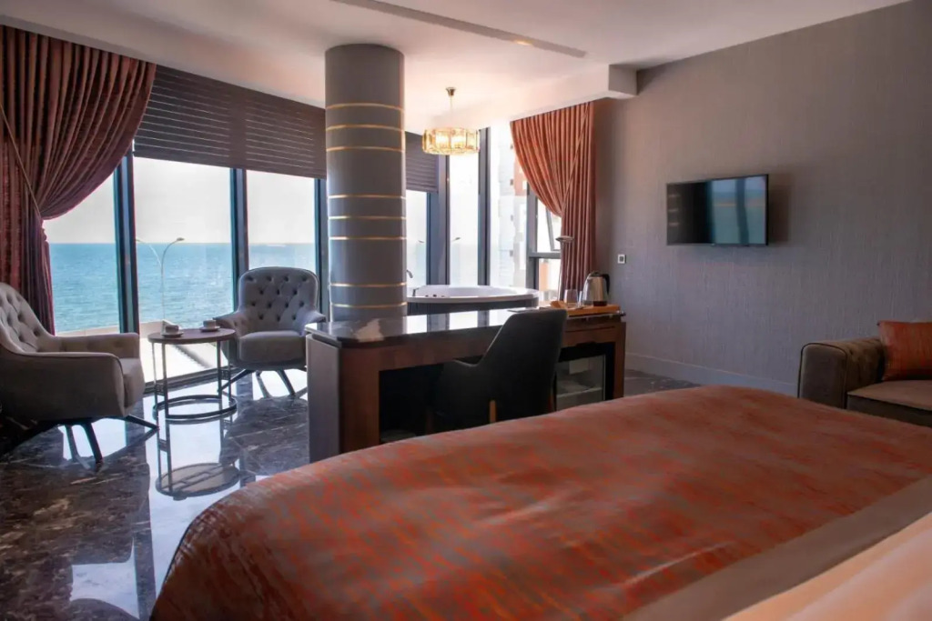 B&C HOTEL