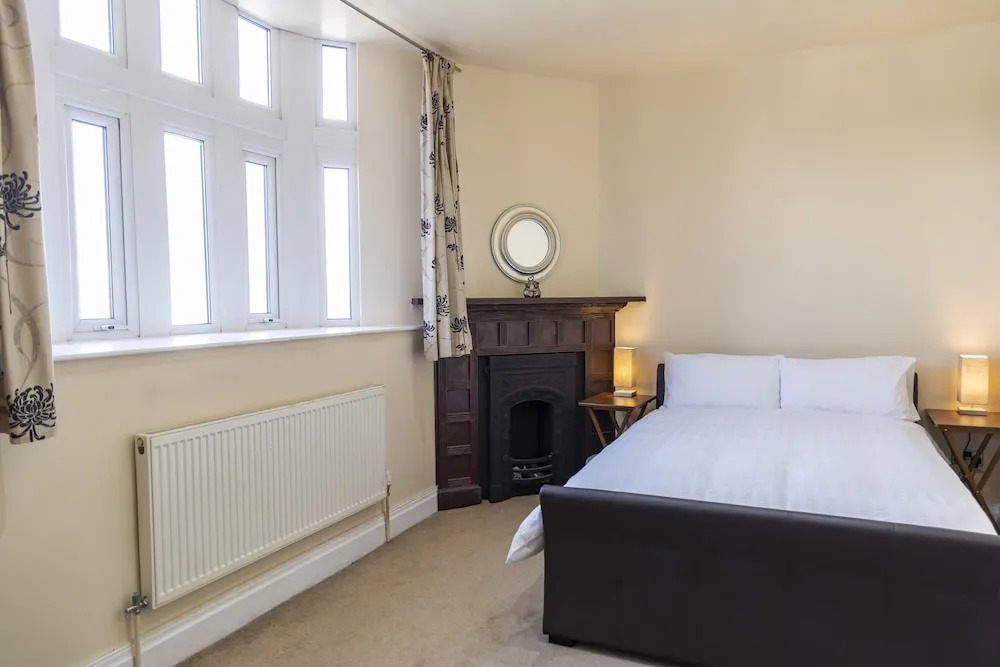 Whitefield Charm Cozy 2 Bedroom Apartment Sleeps 8