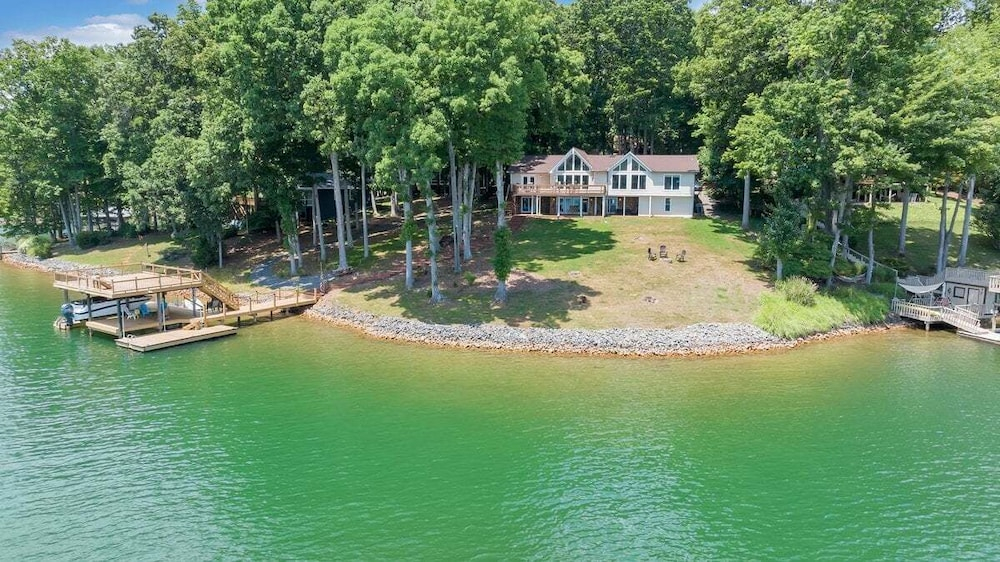 Pappy's Place - Lakefront Home With Private Dock