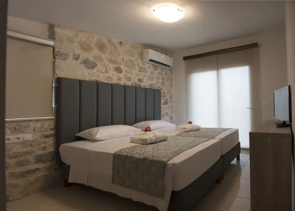 Sperveri Enalio Villas - Heated Pool