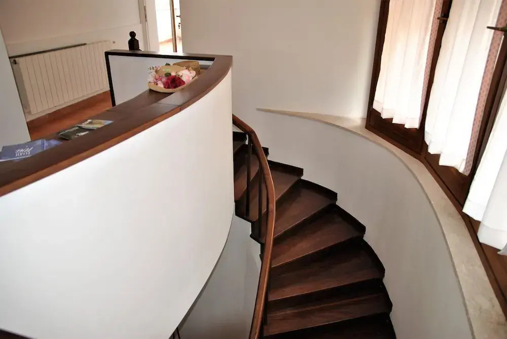 Suite on hill, air-conditioned apartment in villa with outdoor patio