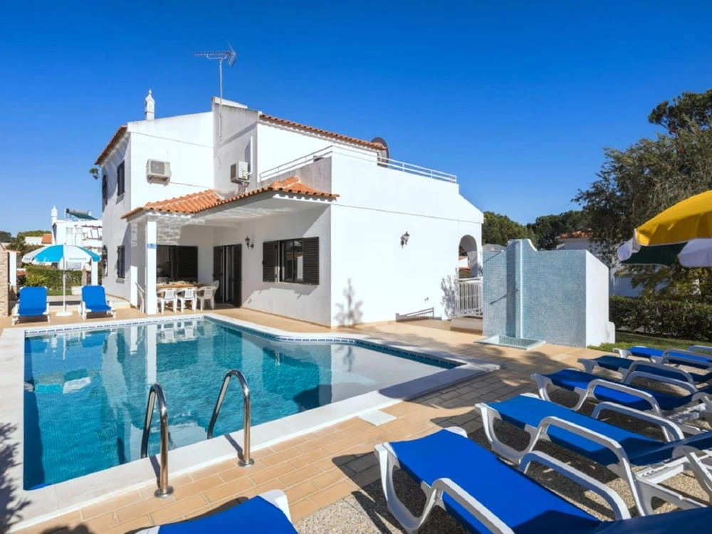 Villa in Vilamoura with Private Pool