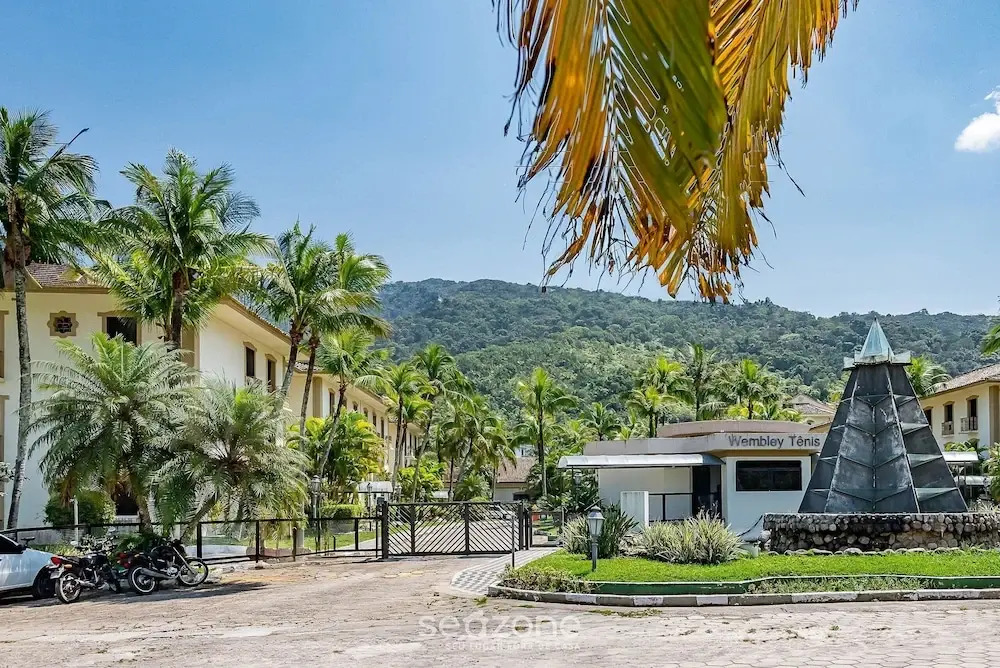WTE - Resort-style Condominium 100m From the Beach