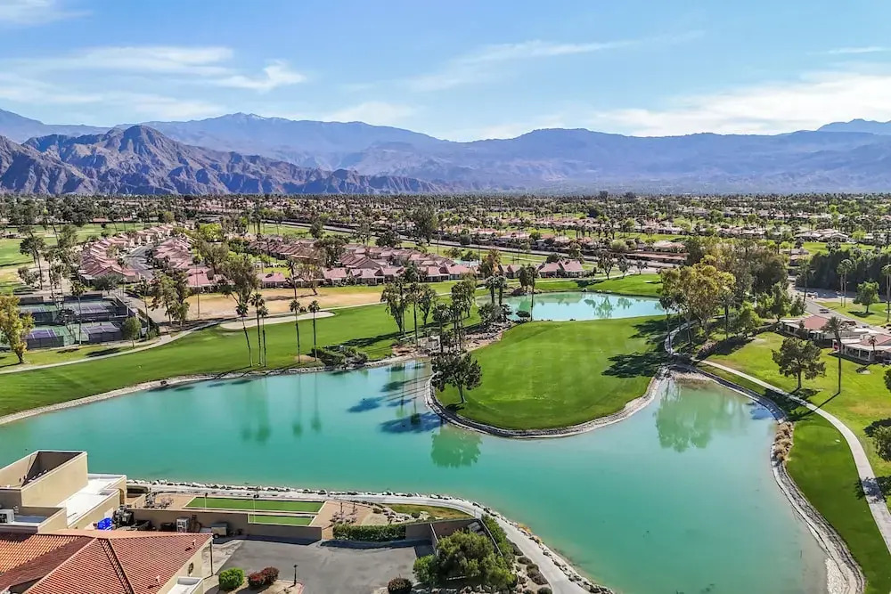 Golf & Swim: Country Club Condo in Palm Desert