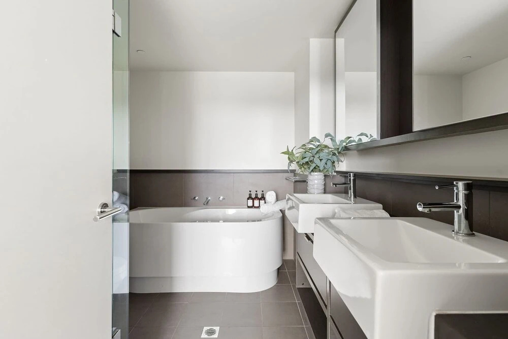 Harbour View 2BR Docklands Apt Near Marvel Stadium