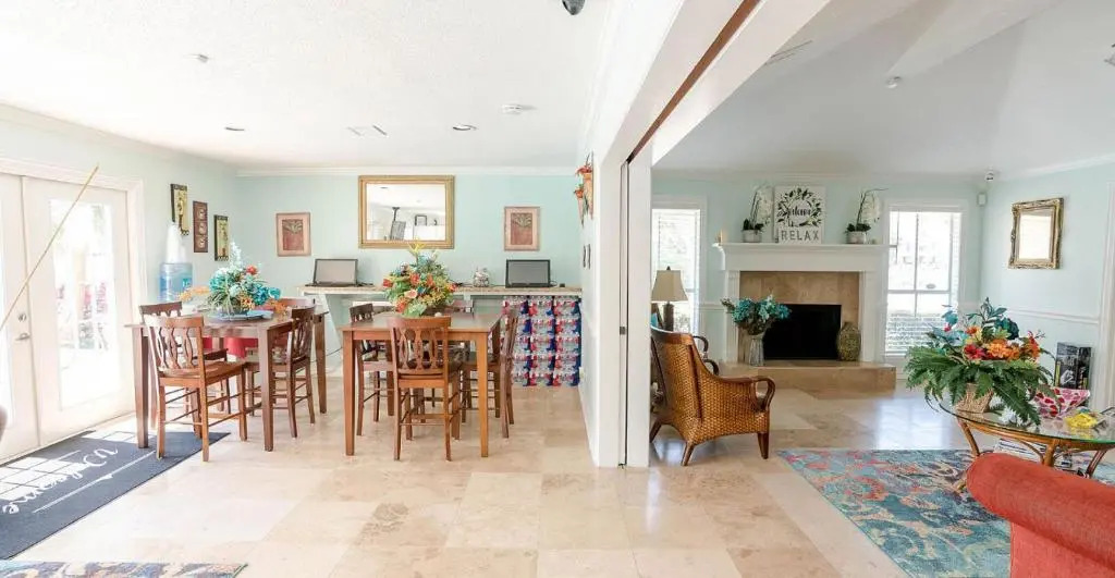 No Worries Just Renovated 2 bed 2 Bath at The Palms Washer and Dryer in Unit