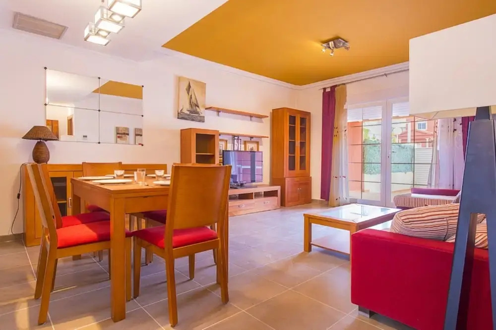 Bungalow - 4 Bedrooms with Pool - 104994