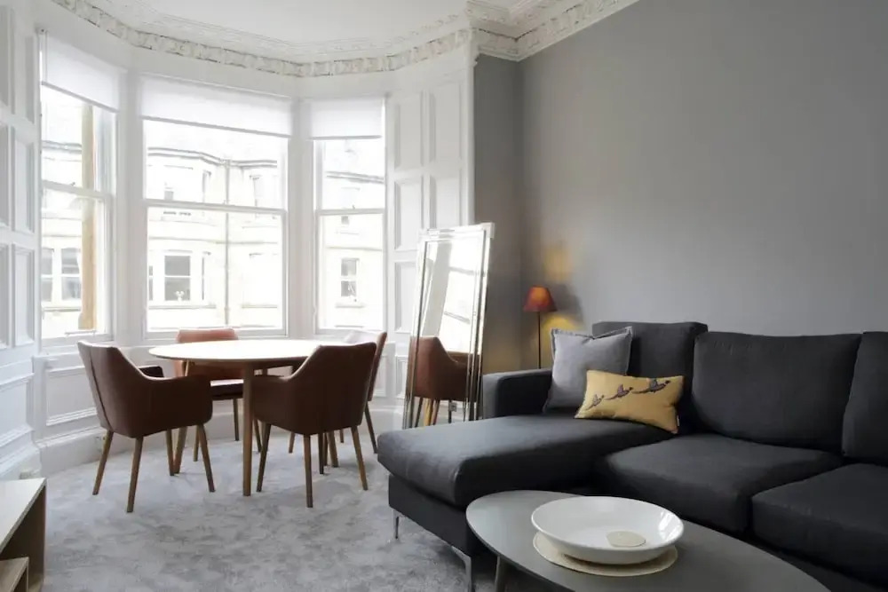 2 Bedroom Bruntsfield Apartment