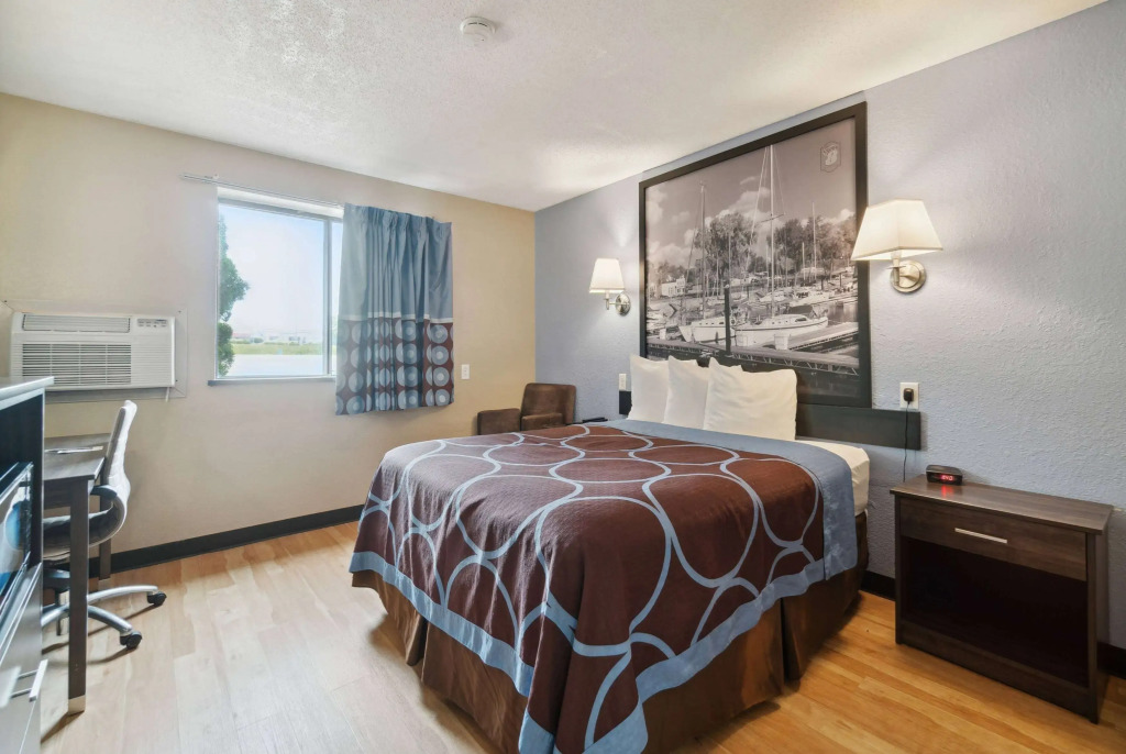 Super 8 by Wyndham Kenosha/Pleasant Prairie