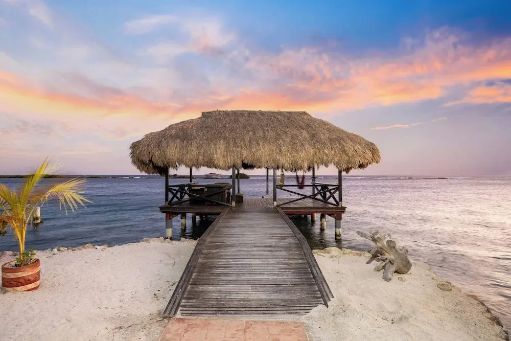 Private Beach Ocean Front Boat Dock Tiki Bar