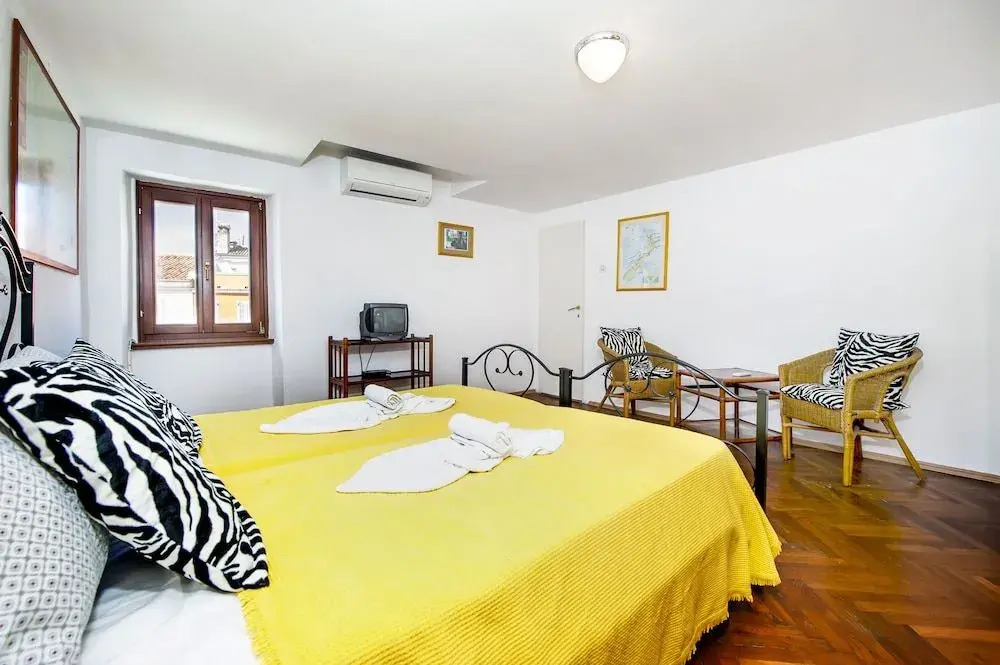 Carera Seaview Apartments