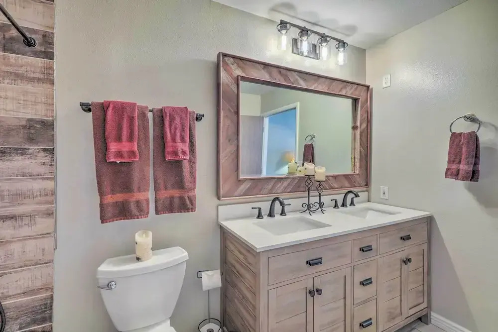 Flagstaff Townhome - Walk to Country Club & Pools!
