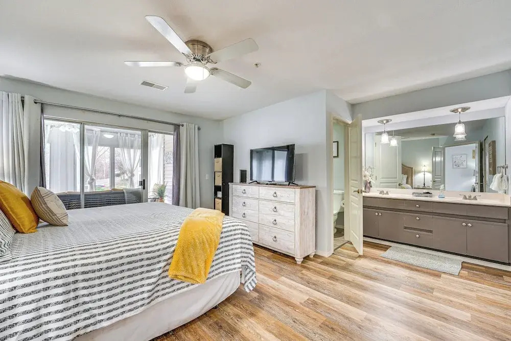 Inviting Condo w/ Pool Access, Near Branson Strip!