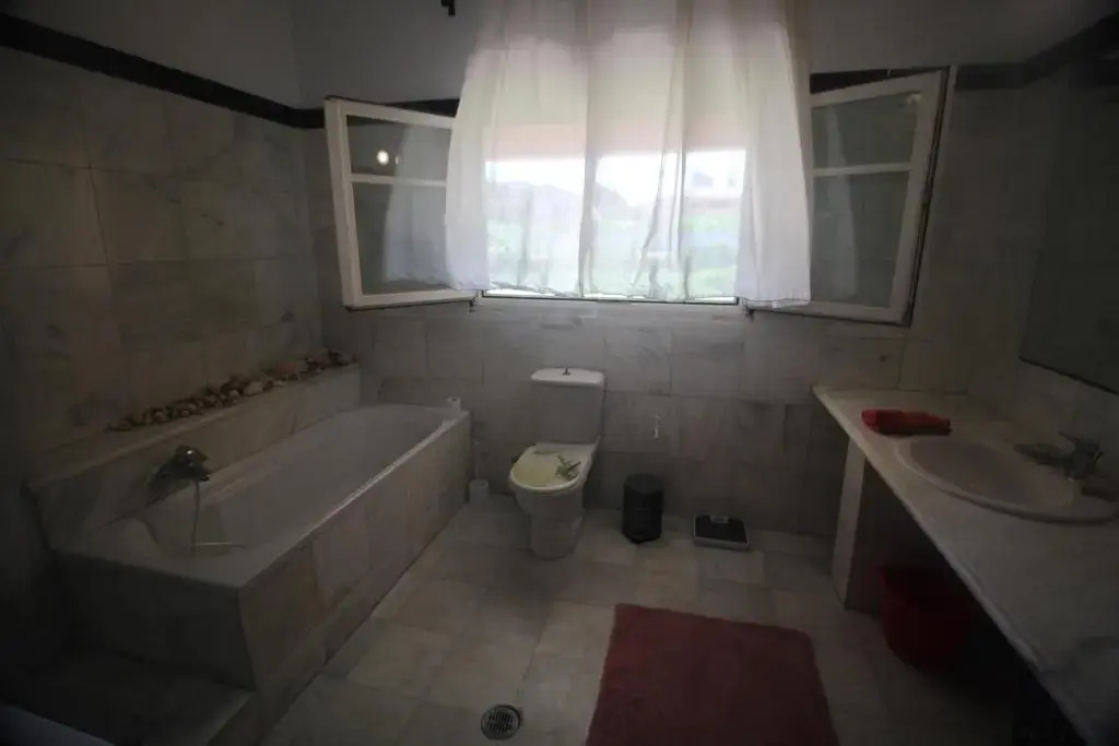 Private Villa AKOBARA, 2km from city center