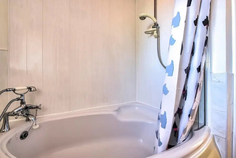 Cozy and Rustic 3bed/2bath Stockbridge Apartment With Free Parking