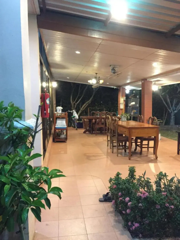 Poon Suk Hotel Kabin Buri