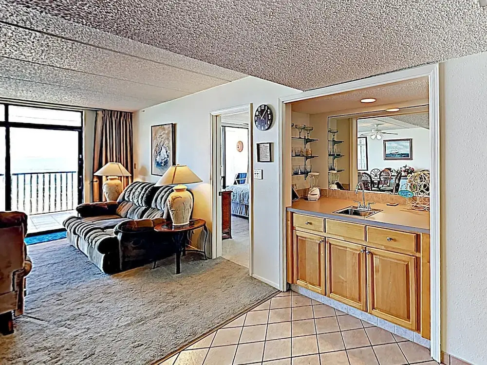 New Listing! Gulf-view Beauty W/ Pools, Gym, Sauna 3 Bedroom Condo