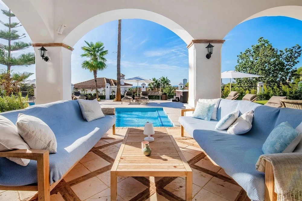 Super Villa Near Beach with Heated Pool