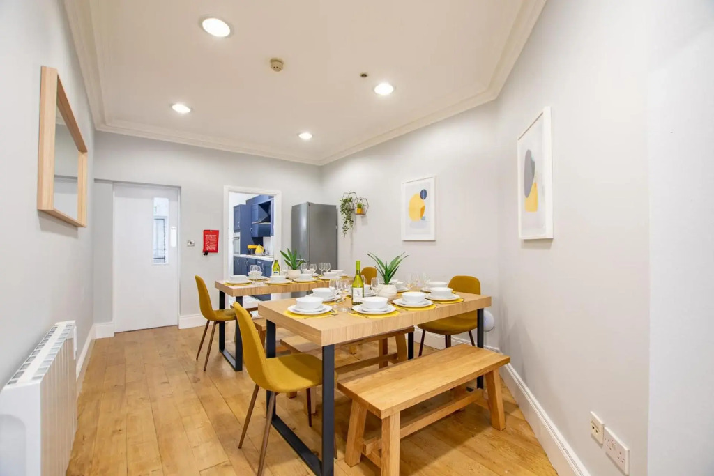 Dublin City Center, 15 Beds, Sleeps 18