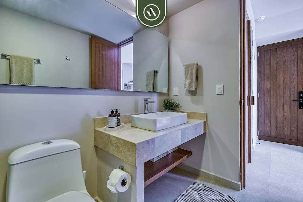 Brand New Studio - 2 Min to Beach - Rooftop Pool