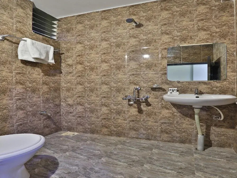Hotel Royal Palace by OYO Rooms