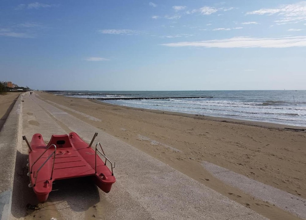 Seaview Caorle Apartment With Pool
