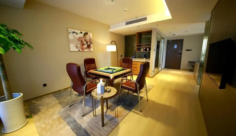Howard Johnson Life Geckor Zhu