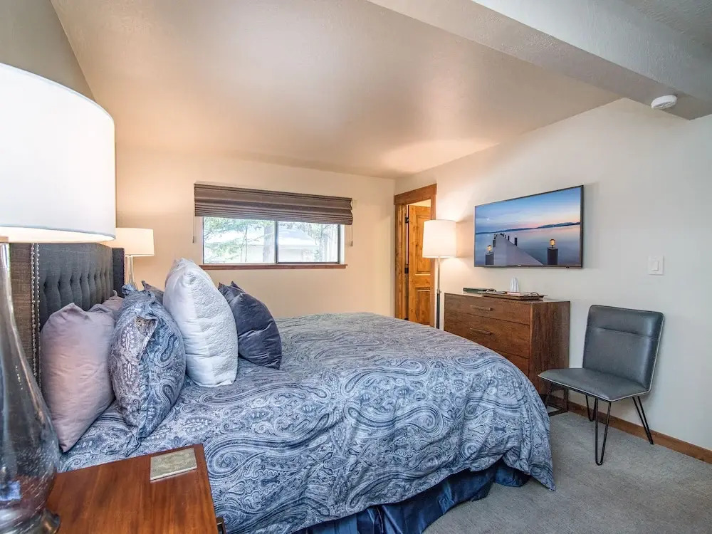 1000 Lakeshore Townhouse Unit 20 3 Bedrooms 2.5 Bathrooms Townhouse