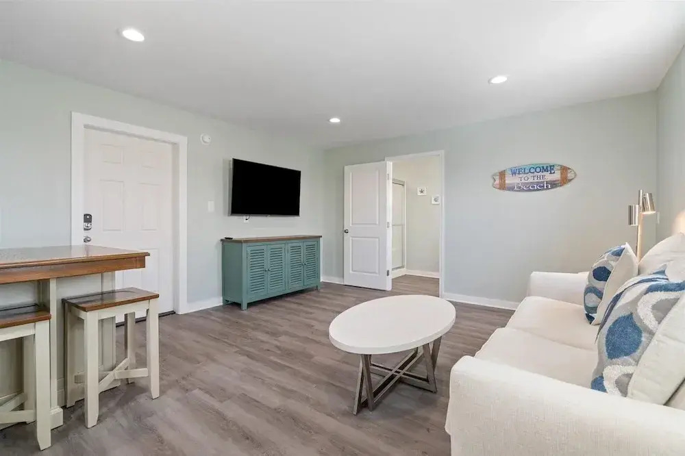 Shamrock Shores - Gulf Front West End Pet Friendly Property With Room For Everyone. 3 Master Suites! 6 Bedroom Home by RedAwning