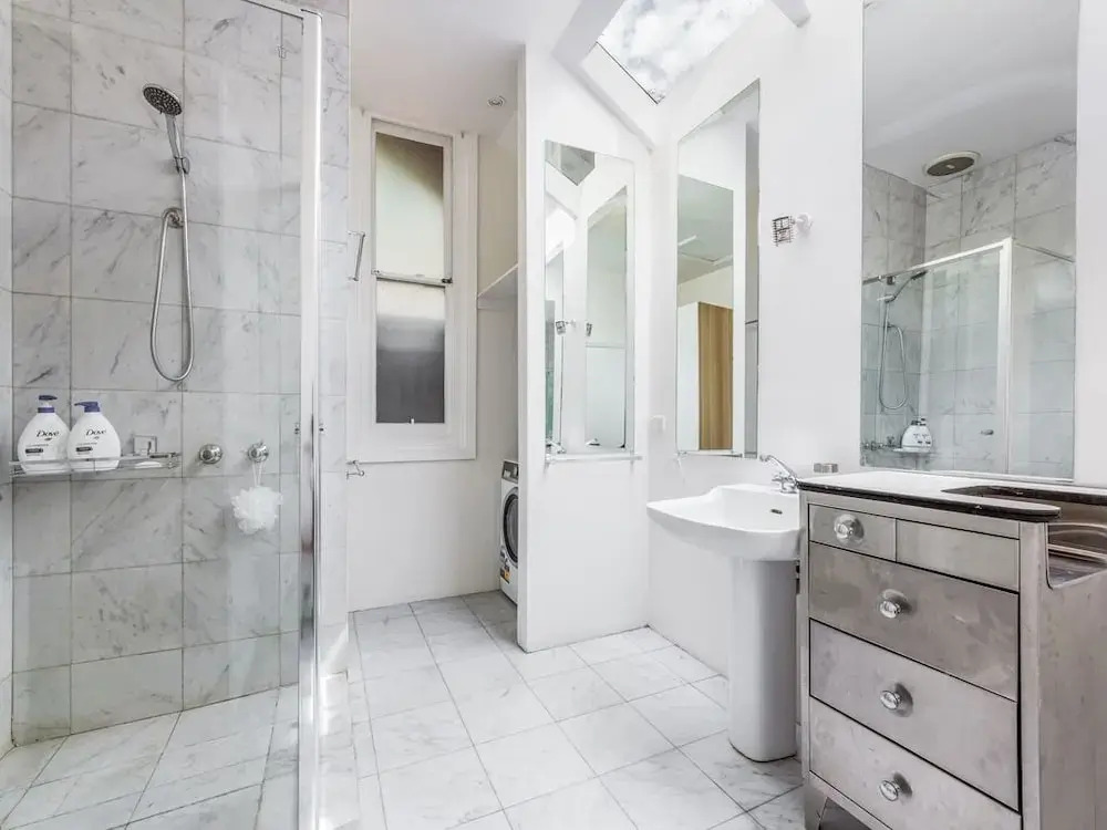 Spoilt for Choice 2-bed/2-bath + Free Parking