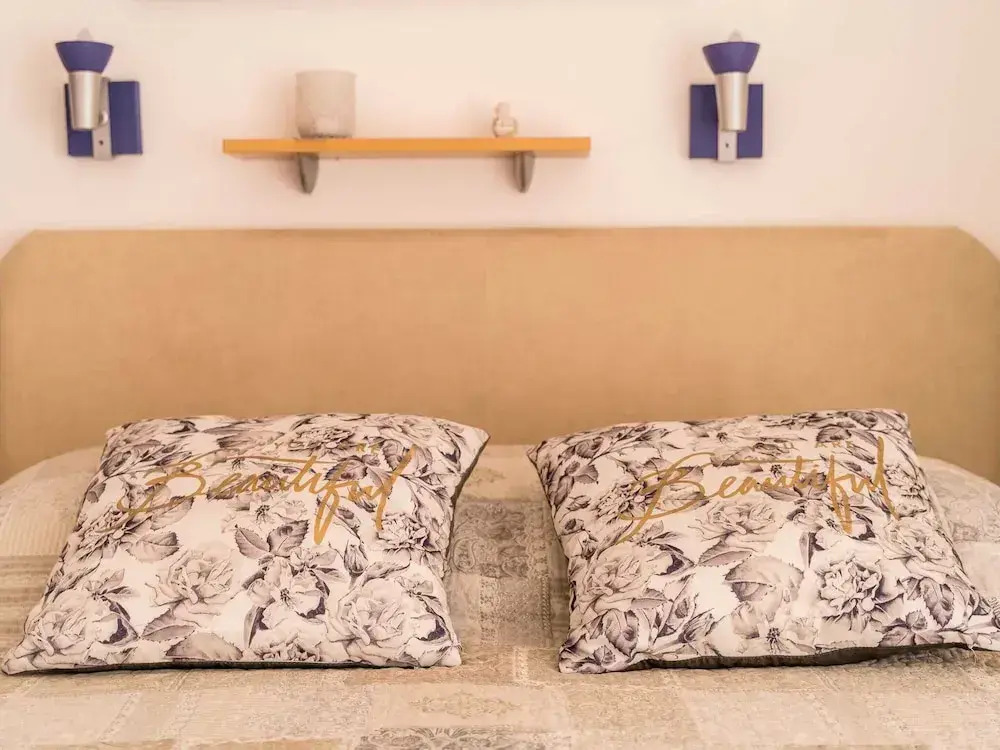 Studio Maro - Studio Apartment With Terrace