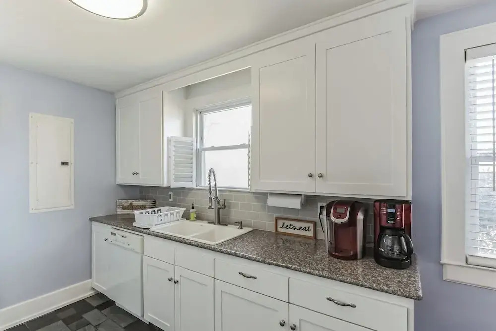 Bluebird Bungalow Chic Home, Quiet Neighborhood