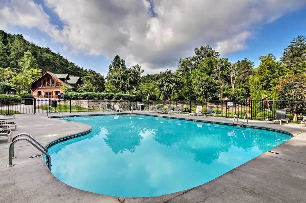 'shady Pines' Mountain Retreat w/ Hot Tub!