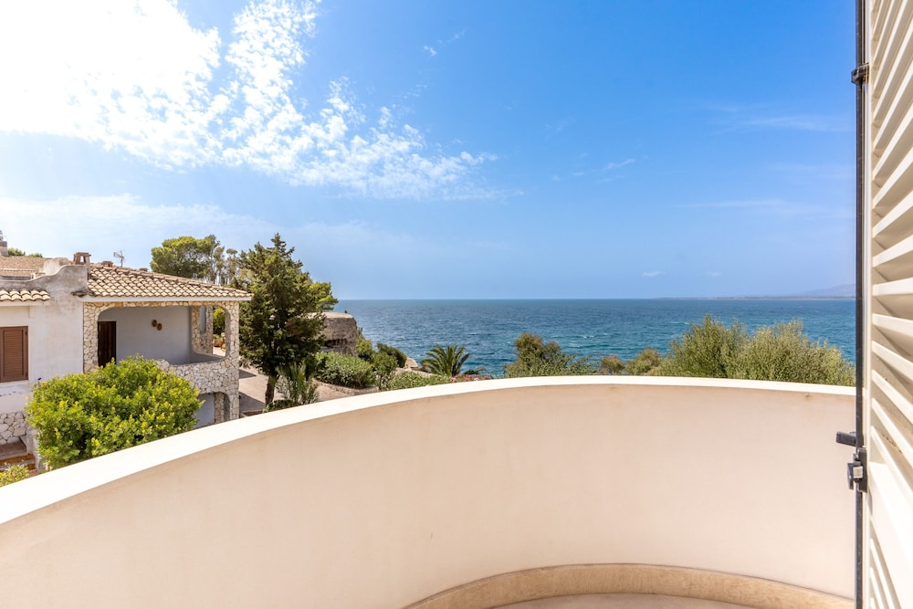 Villa Plemmiria by the Sea by Wonderful Italy