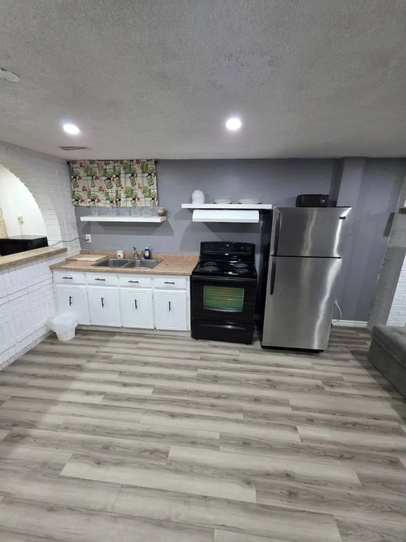 Bright & Cozy 2-bedroom Main Floor Suite