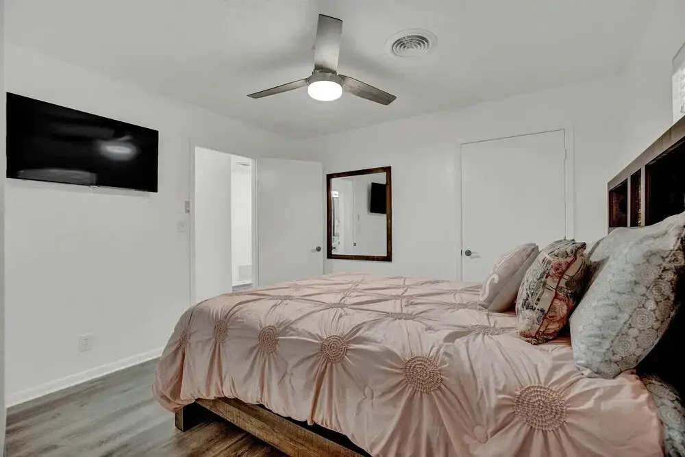 New! Charming House w/ Hot Tub, Grill & Pool Table