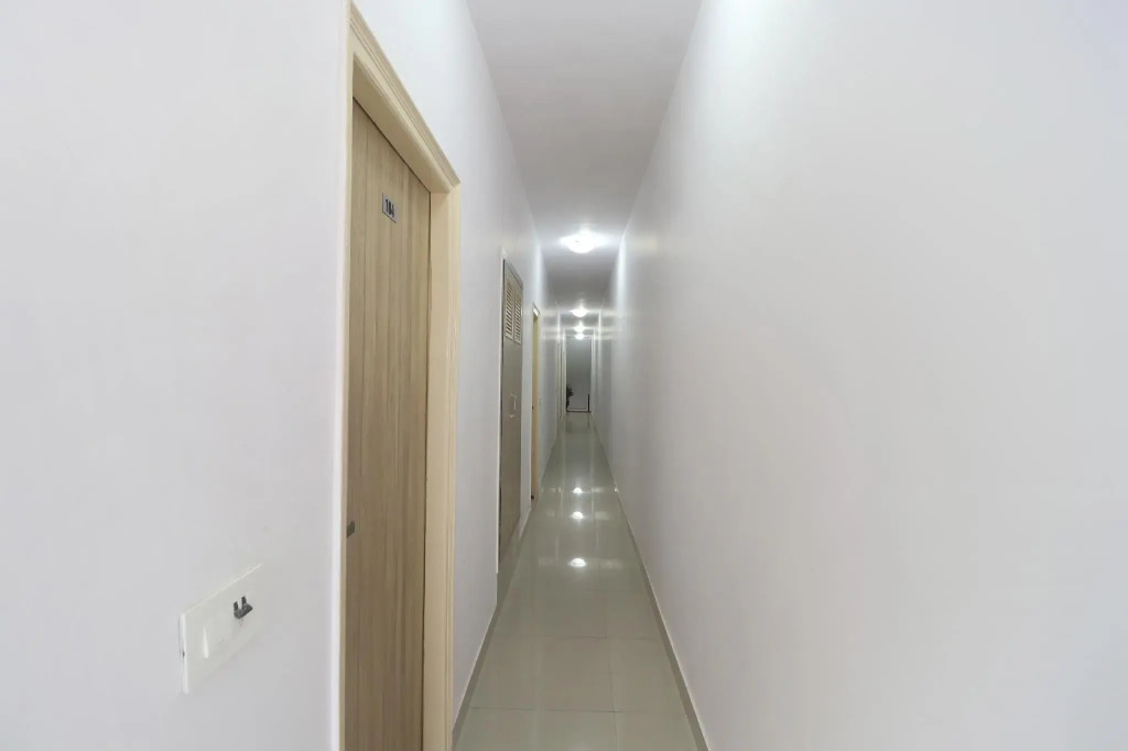 OYO 76273 Gold Inn